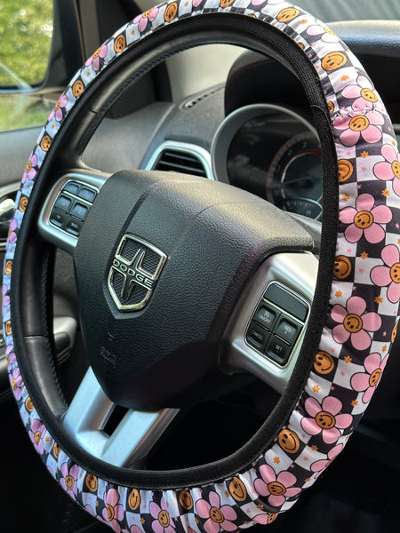 Daisy Smiley on Checkered Steering Wheel Cover